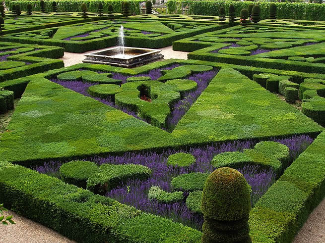 French formal garden in the Loire Valley. big boss et beaux gosses (Photo by Aernoudts jean, 4 avril 201)