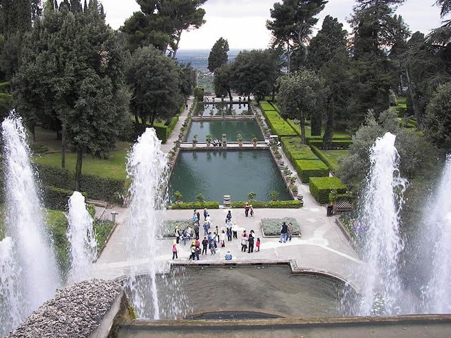 Garden with Fountains, Villa d'Este, Italy. Fountain and pools at Villa d'Este in Tivoli (Photo by Wknight94)
